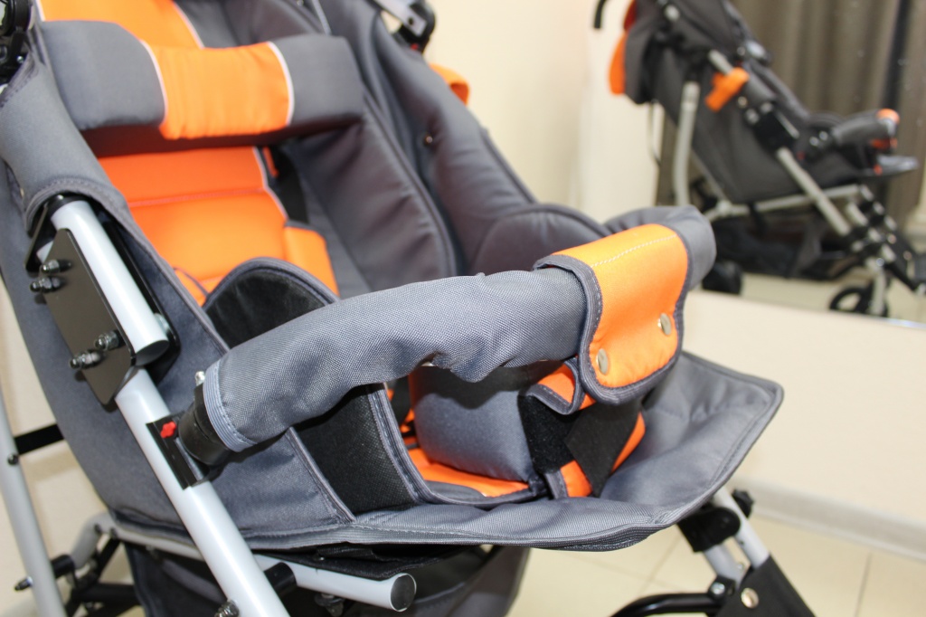 Коляска Амбрелла_передний ограничитель.JPG