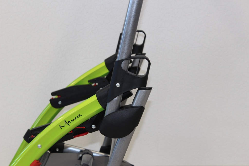 Коляска «Мева», замок рамы